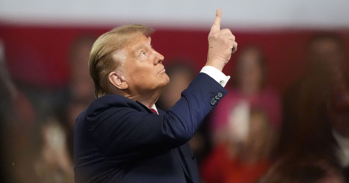 "Votez" pour moi, je vous défendrai: Trump courtise les chrétiens évangéliques