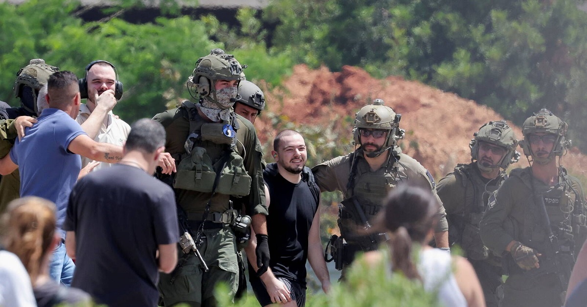 conflit hamas israel tsahal annonce avoir libere quatre otages en vie