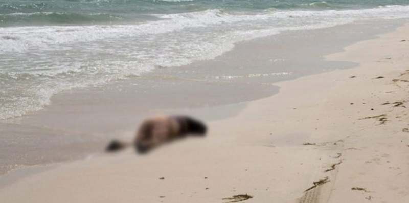 cadavre humain sur la plage