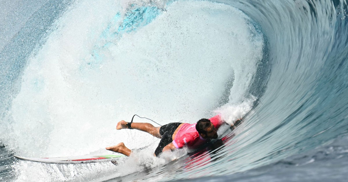 JO 2024: le surfeur Ramzi Boukhiam échoue à se qualifier au 8e, tentera sa chance au repêchage