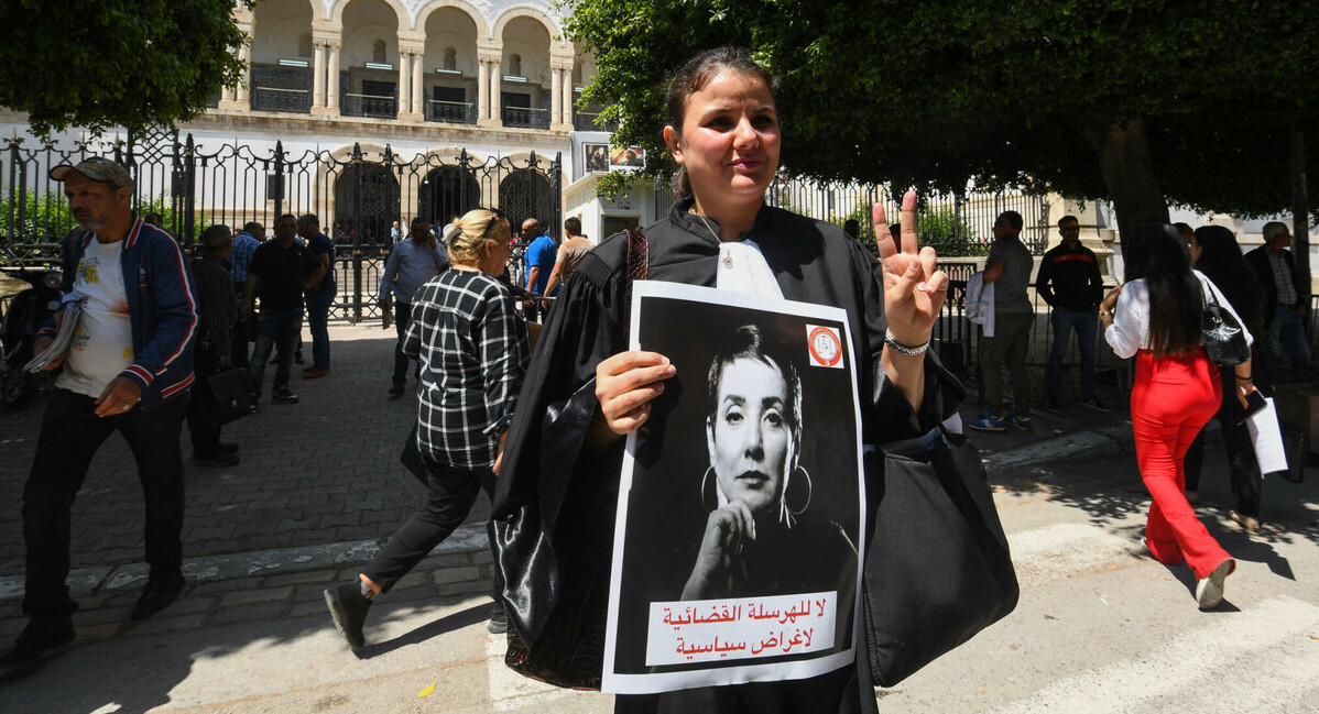 Tunisie: une avocate condamnée à un an de prison pour... ironie
