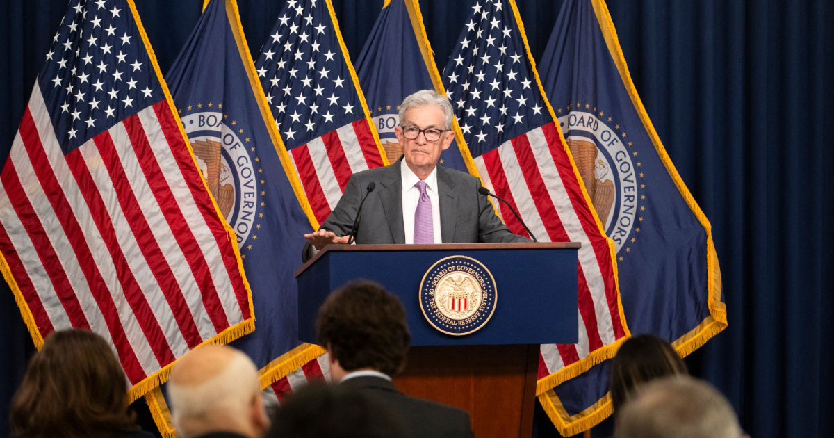 Etats-Unis: le président de la Fed pose les bases d'une baisse des taux 