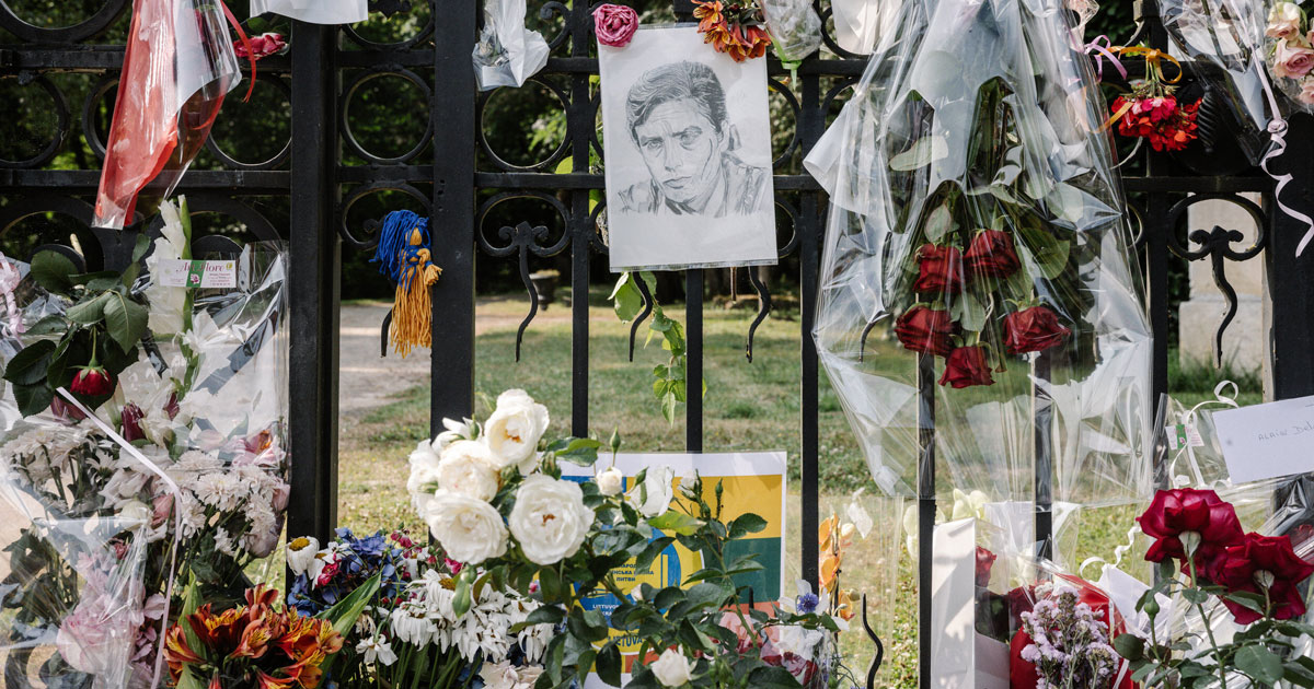 France: Alain Delon inhumé dans l'intimité après une vie sous les projecteurs 