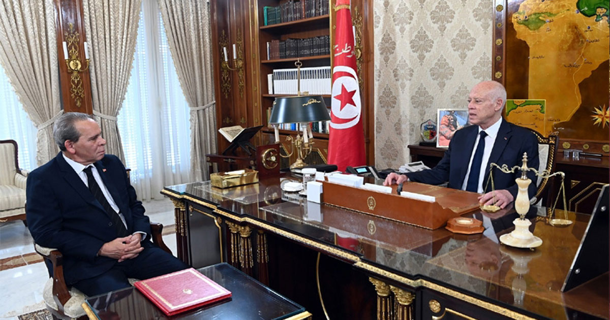 Tunisie: le président Saied limoge son Premier ministre sans explications