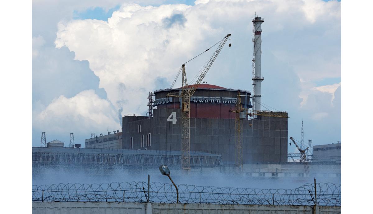 la centrale de zaporijjia a nouveau bombardee kiev et moscou s accusent mutuellement