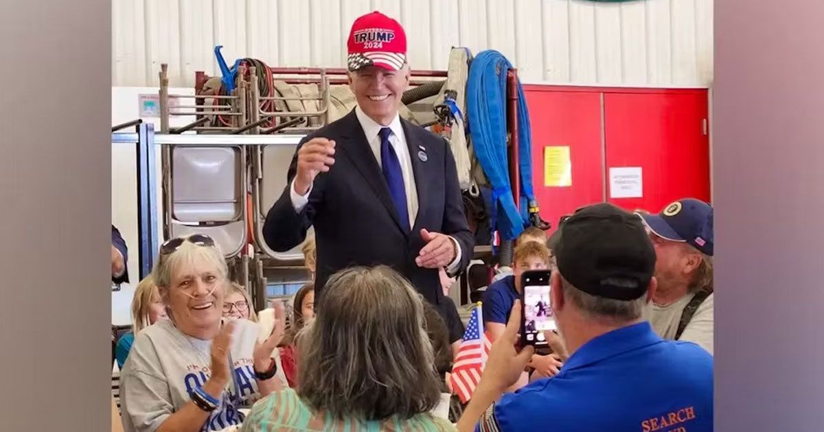 Biden avec une casquette Trump, image surprenante d'une folle campagne