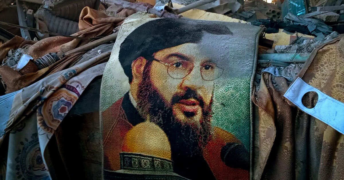 Découverte et extraction du corps de Hassan Nasrallah du site de l'attaque de l'armée israélienne