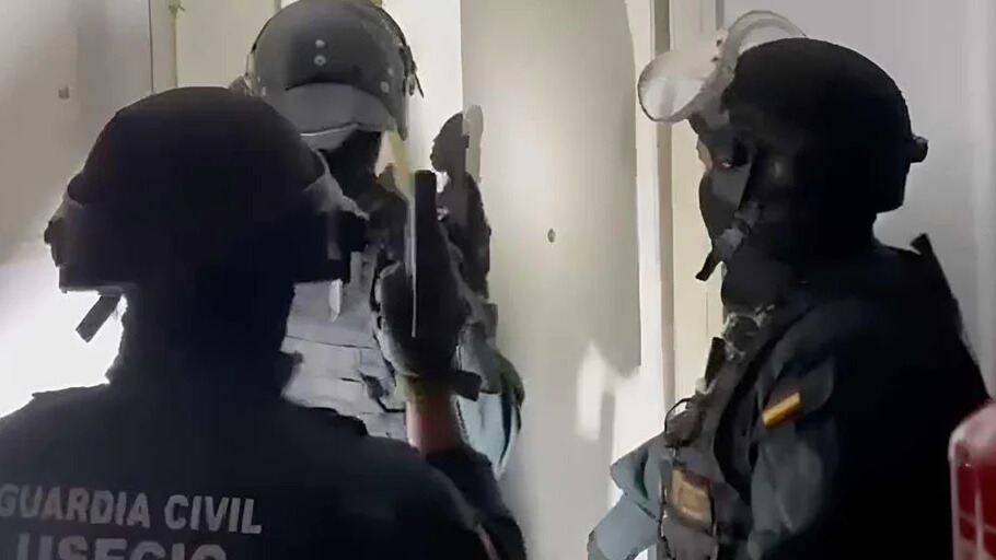 Des agents de la Guardia Civil lors de l'opération Truck