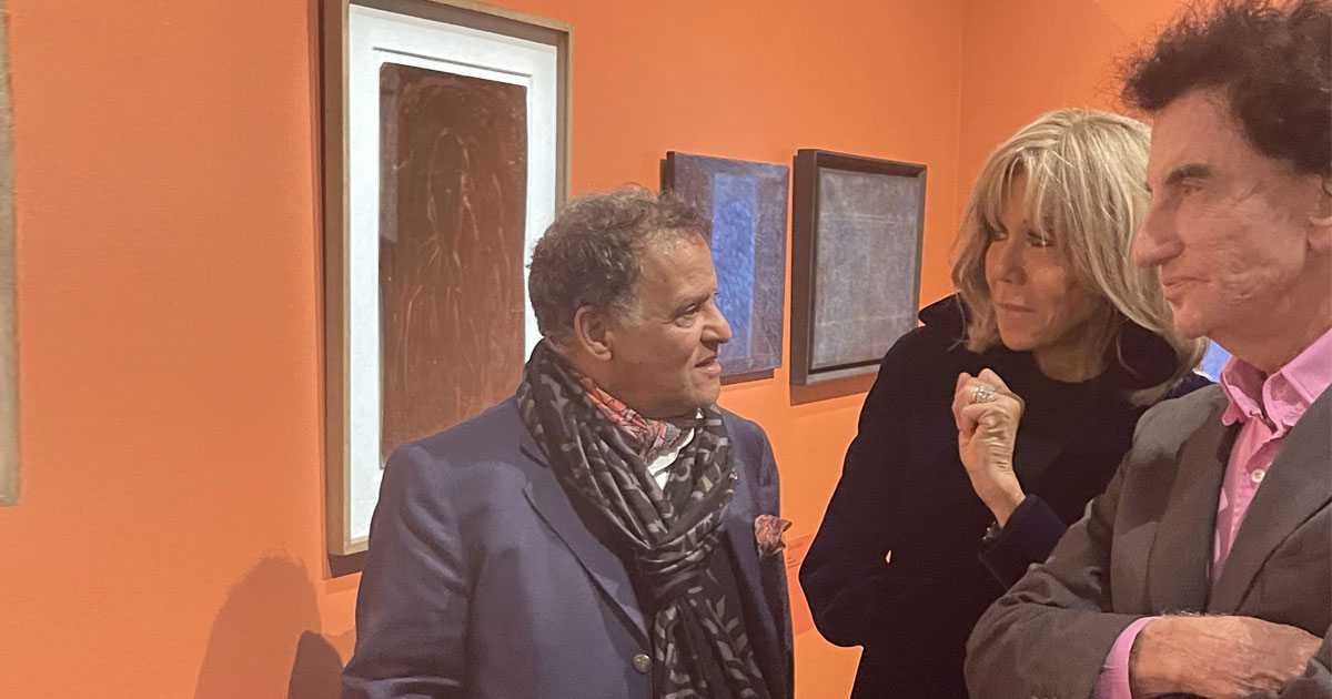 Mme Brigitte Macron visite l'exposition "Rétrospective Mehdi Qotbi" à l'IMA