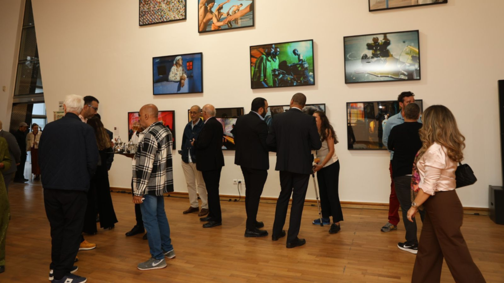 La Fondation Attijariwafa bank inaugure une saison culturelle avec l'exposition photographique "Génération objectif: Loin des clichés" à Casablanca jusqu'au 15 Décembre.