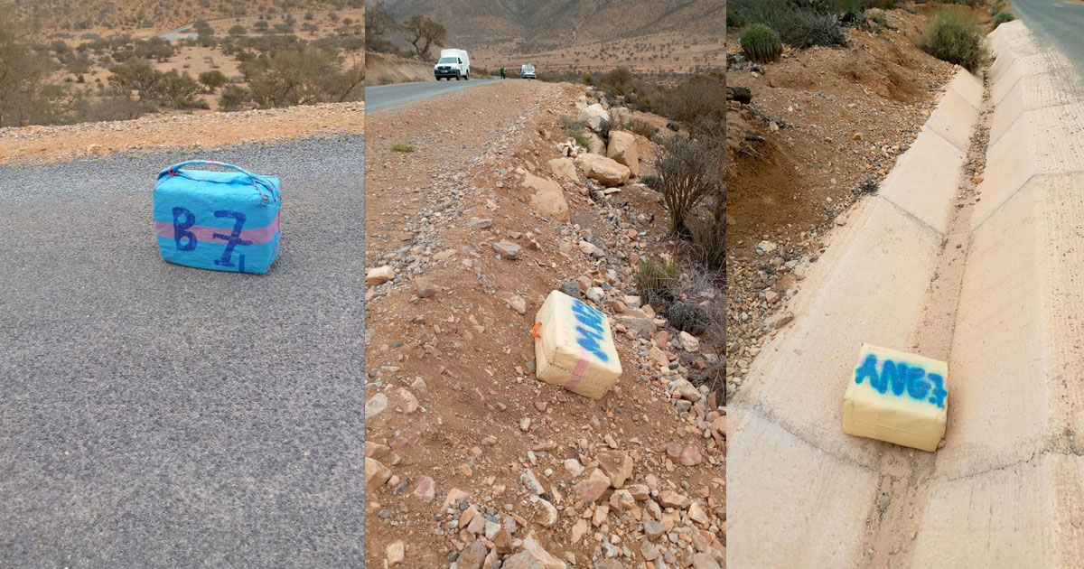 des ballots de haschich abandonnés sur la route près de Sidi Ifni