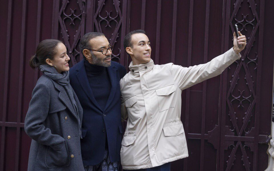 en images. le roi mohammed vi en promenade familiale à paris 2