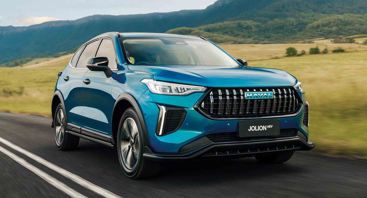 jolion auroragreen lifestyle 2