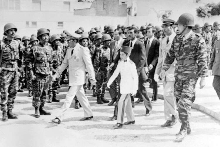 un défilé militaire a eu lieu à rabat avant le départ du bataillons marocain pour la Syrie pour participer à la guerre de 1973 contre Israel