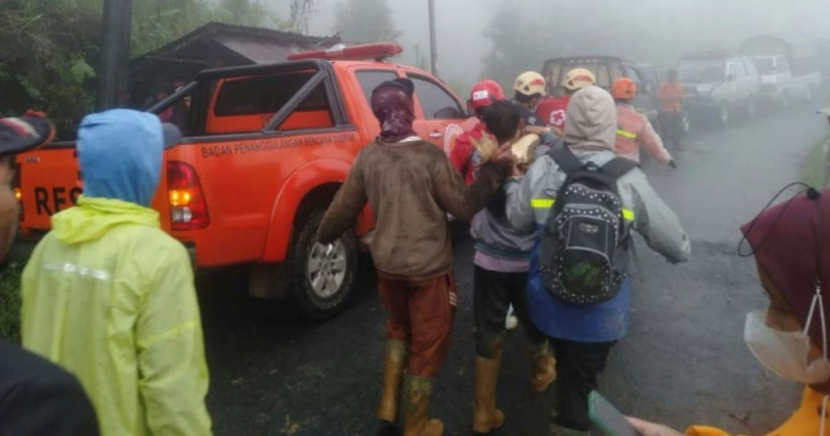 Glissement de terrain en Indonésie: au moins 19 morts, des centaines de sauveteurs mobilisés