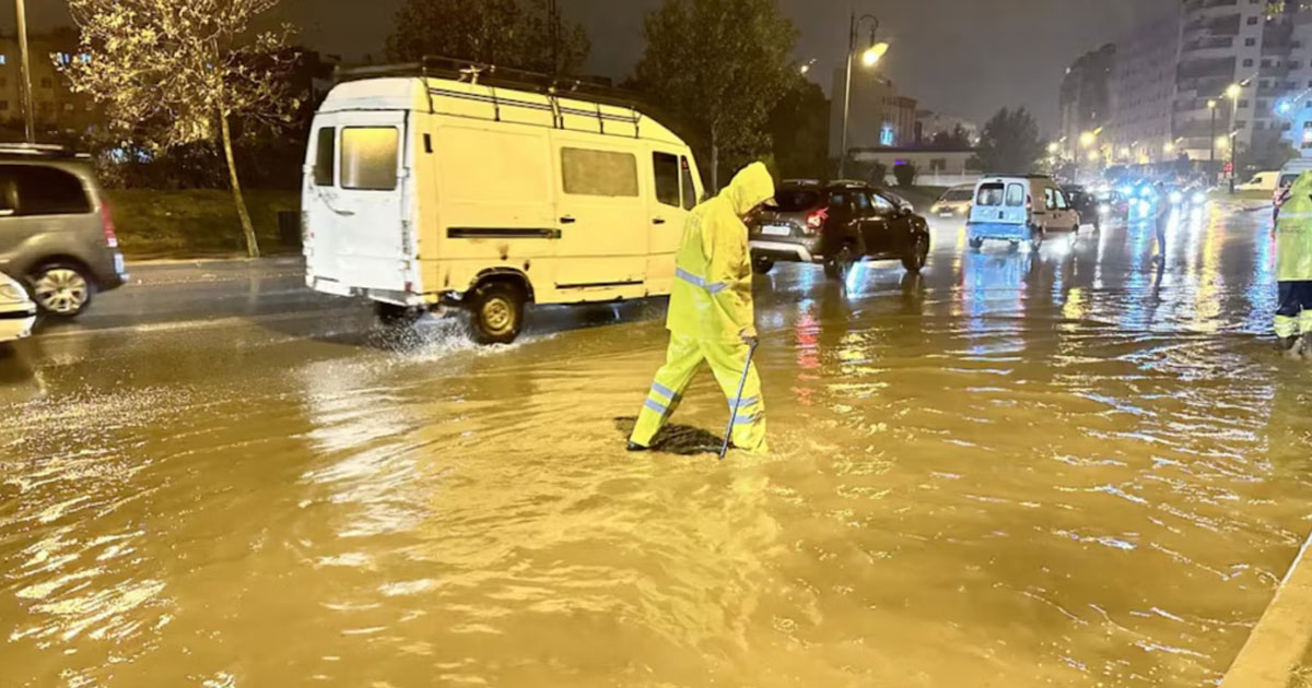 Fortes pluies et inondations à Tanger : circulation perturbée et suspension du trafic maritime dans le détroit de Gibraltar