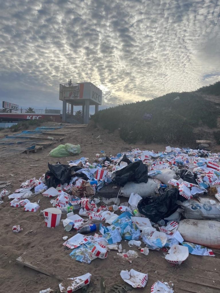 Plage déchets ain Diab
