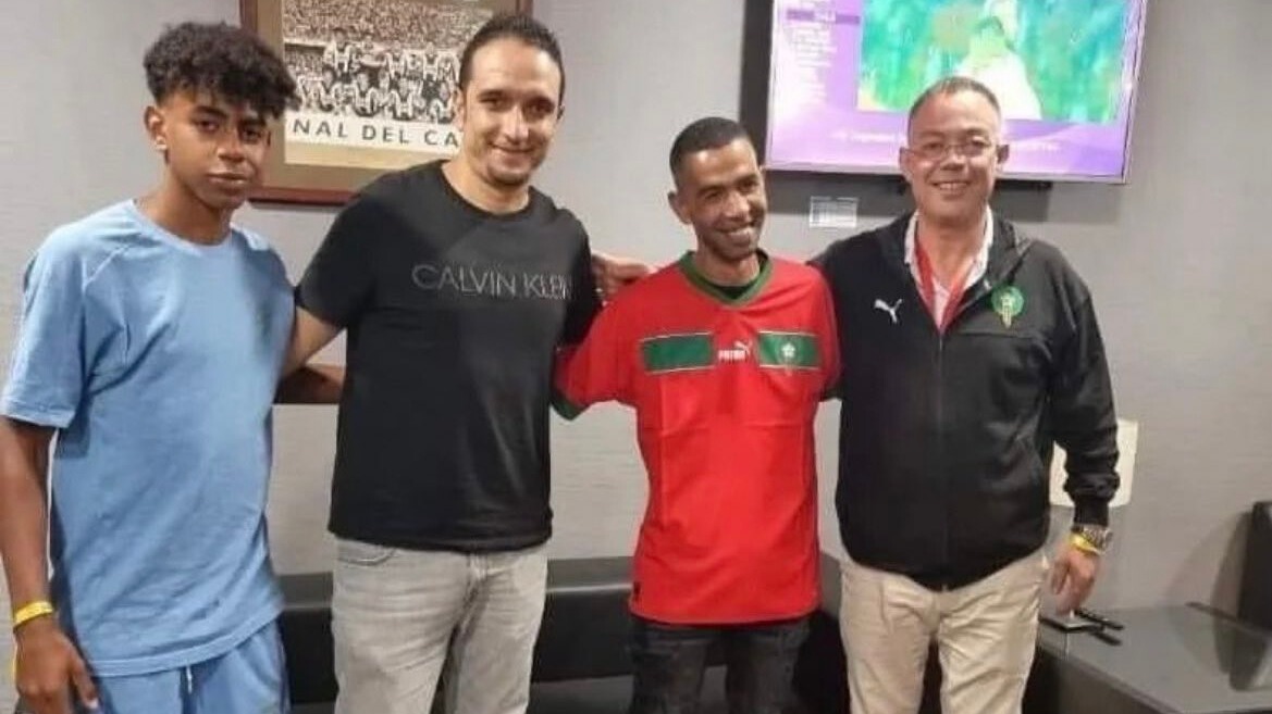 Lamine Yamal en compagnie de son père et de Fouzi Lekjaa