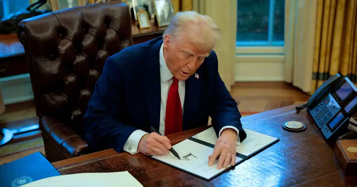 Guerre des tarifs : Trump impose des droits de douane massifs, l’UE et la Chine ripostent
