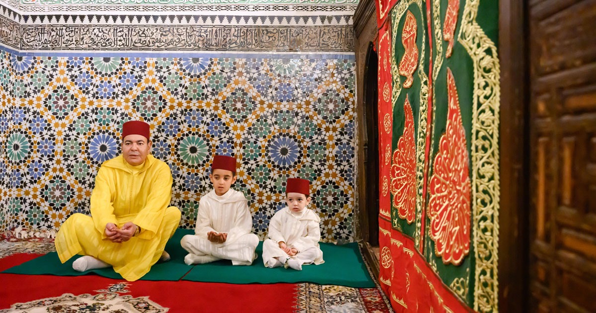 SAR le Prince Moulay Rachid visite le Mausolée Moulay Idriss Al Azhar à l’occasion de la circoncision de Leurs Altesses les Princes Moulay Ahmed et Moulay Abdeslam