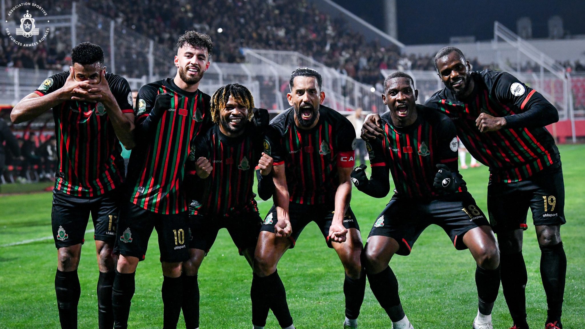 Les joueurs de l'AS FAR célébrant leur qualification aux quarts de finale de la Ligue des Champions de la CAF