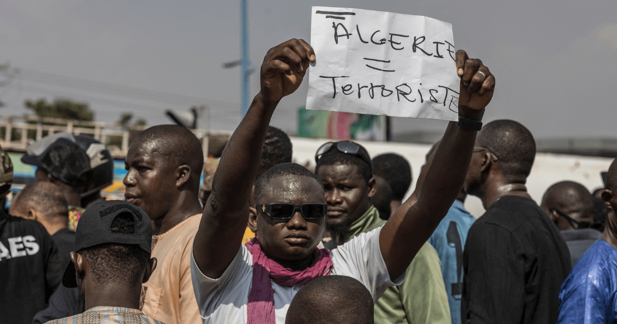 manifestation jeunes amabassade d'algérie au mali