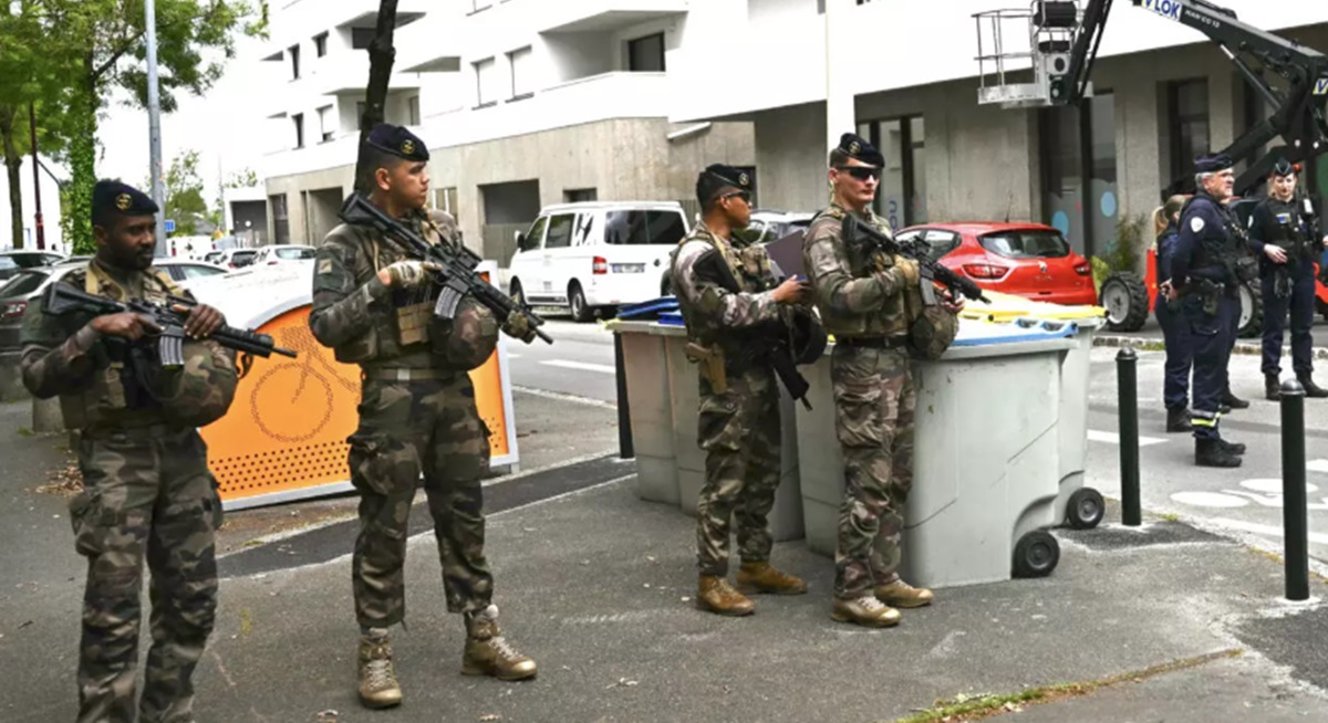 nantes lycee poignard