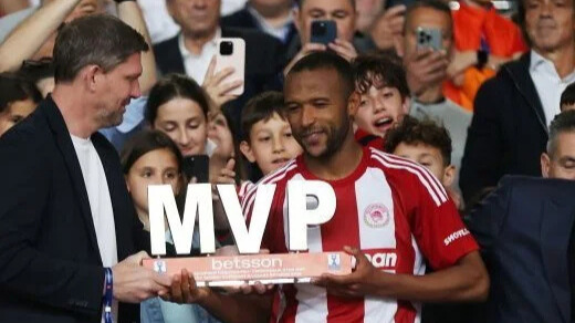 Ayoub El Kaabi, buteur et légende de l'Olympiakos