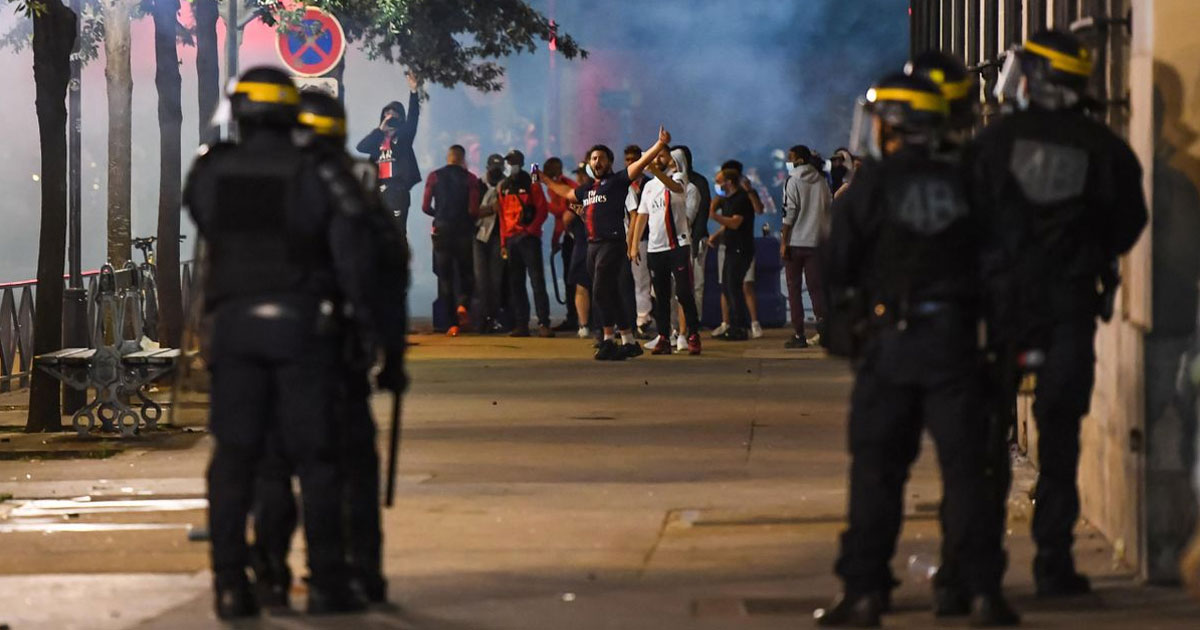 Paris: scènes de chaos après la victoire du PSG, 47 arrestations (vidéo)