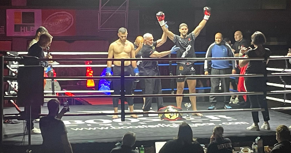 Othmane El Fekkaki remporte son premier titre mondial en kick-boxing à “La Nuit des Géants” en Belgique