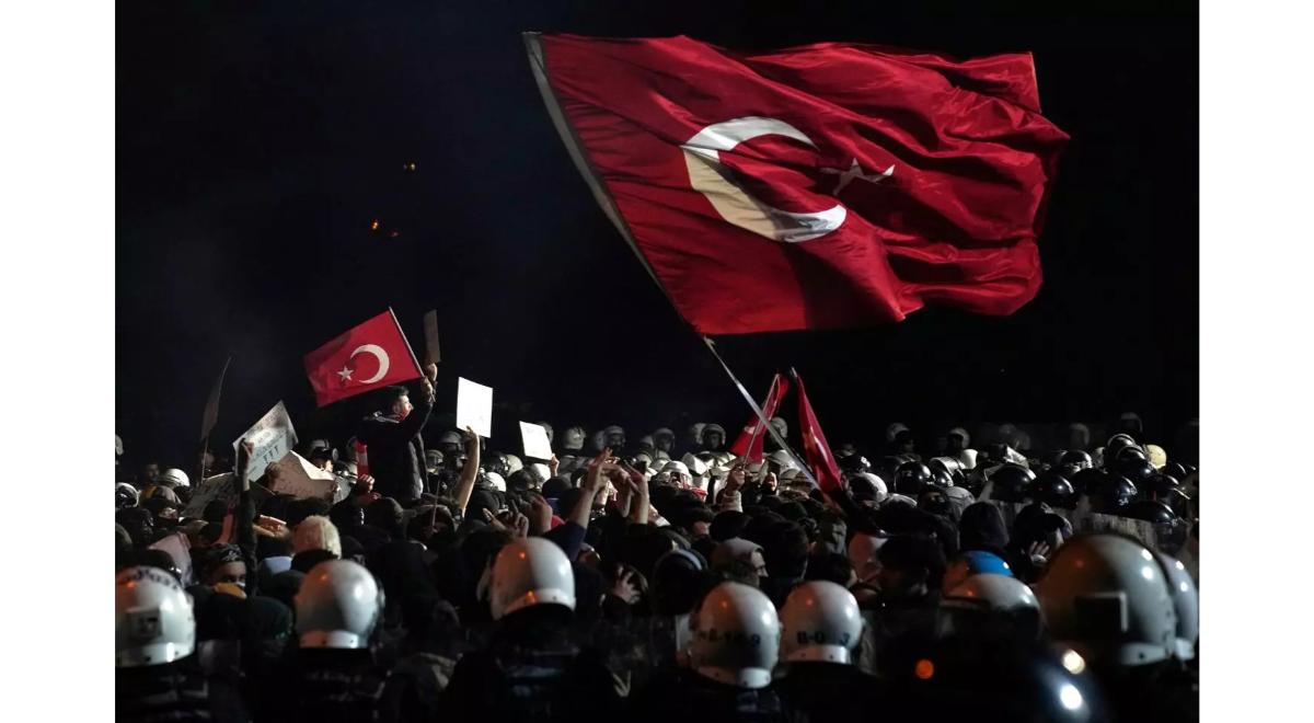 liberation miraculeuse de journalistes en pleine tempete a istanbul