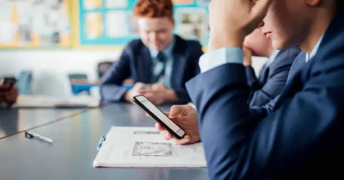 Canada: Les téléphones portables interdits dans les écoles québécoises à partir de la prochaine rentrée scolaire