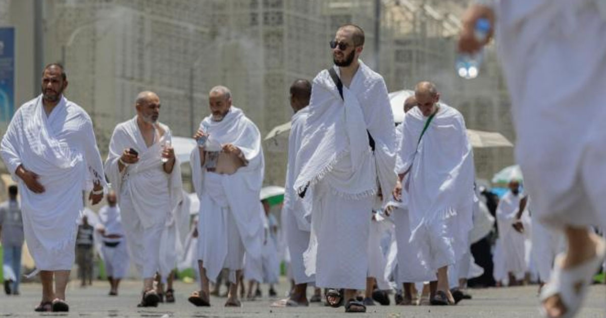 Plus d'un million de pèlerins musulmans entament le hajj sous un soleil de plomb