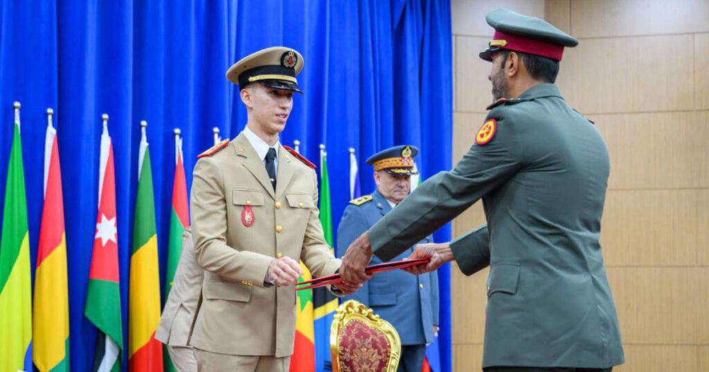 Kénitra: Moulay El Hassan préside la cérémonie de sortie des nouvelles promotion du Cours Supérieur de Défense et du Cours État-Major