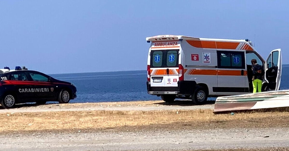 les forces de l'ordre et une ambulance en Italie