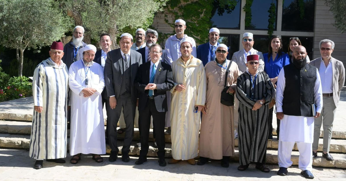 Un imam marocain d’Alkmaar suspendu après une visite en Israël saluée par Herzog et dénoncée aux Pays-Bas