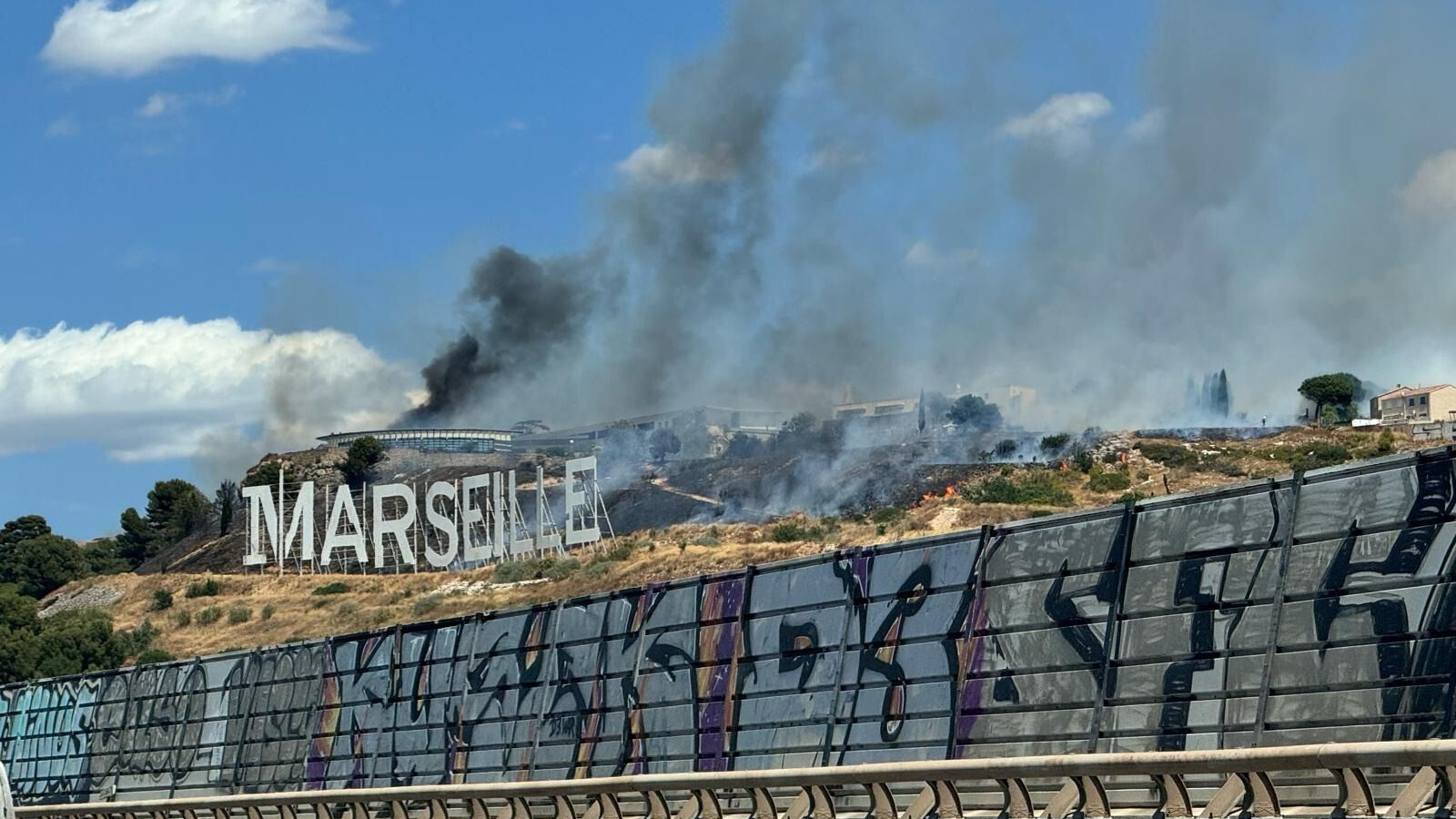 aéroport de Marseille, incendie, feu de forêts,