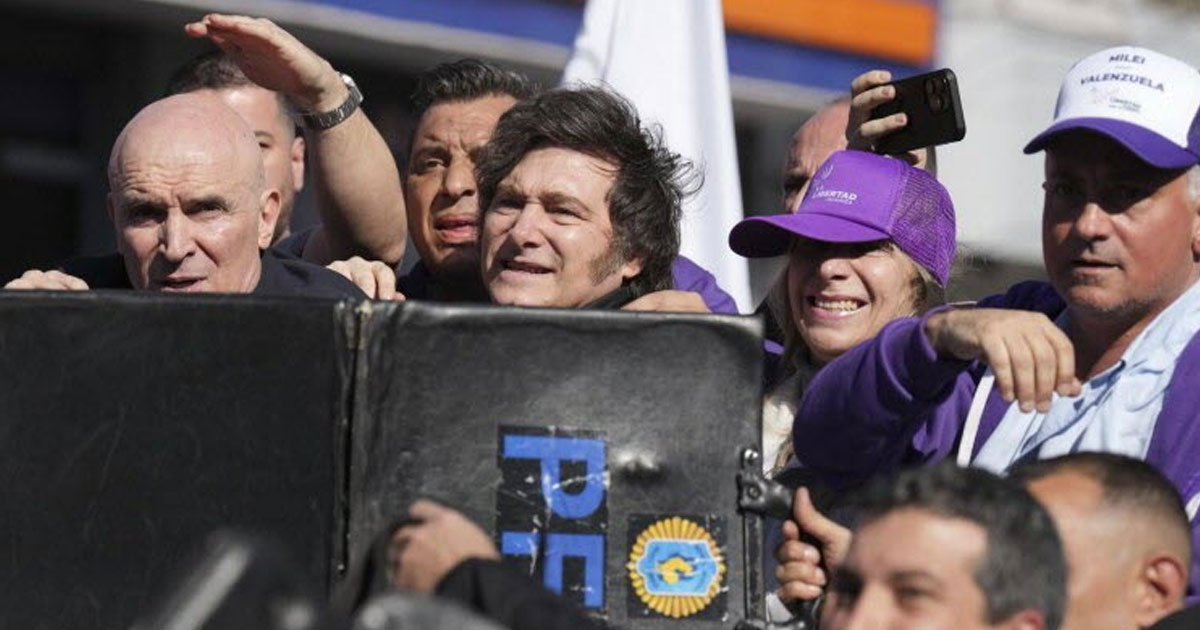 Argentine : Javier Milei exfiltré après des jets de projectiles en pleine tournée politique