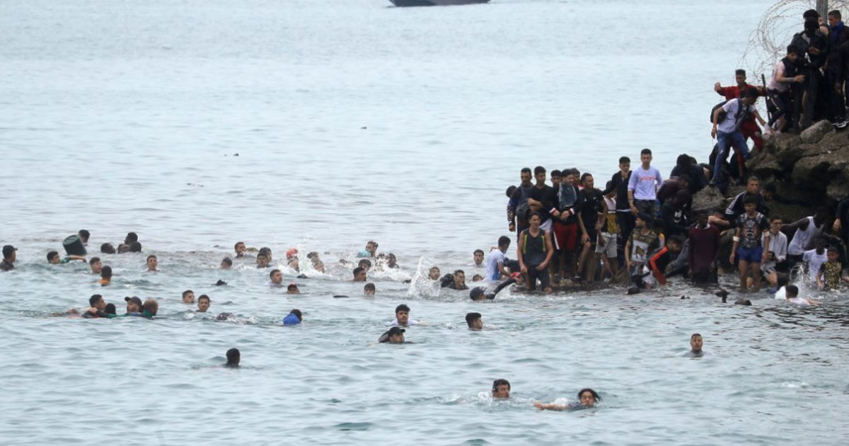 Nouvelle vague de tentatives : des dizaines de migrants tentent de rejoindre Sebta à la nage