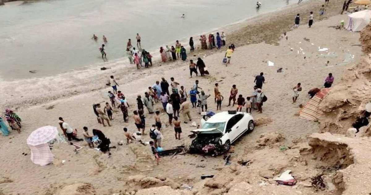 Chute spectaculaire d’une voiture sur la plage de Tifnit : plus de peur que de mal
