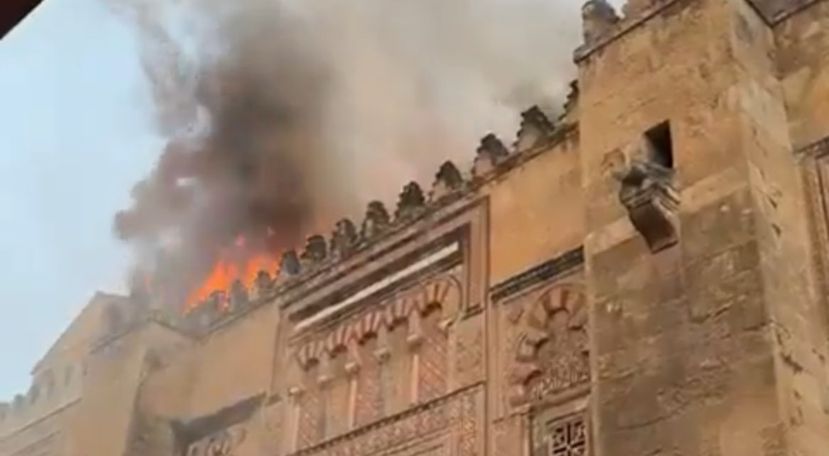 Espagne: la mosquée-cathédrale de Cordoue en feu
