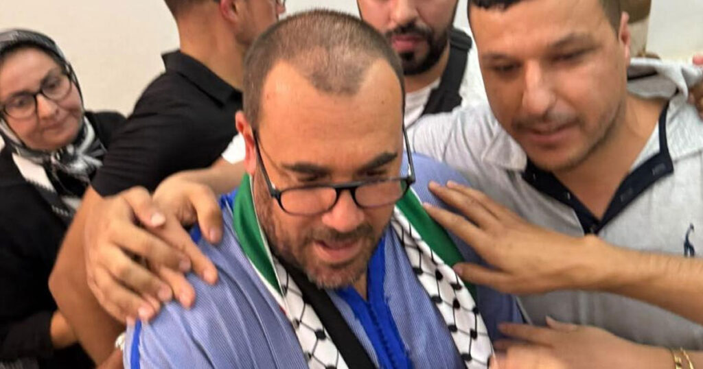 Nasser Zefzafi retrouve Al Hoceïma pour dire adieu à son père