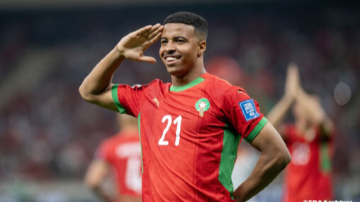 Hamza Igamane célébrant son premier but en sélection