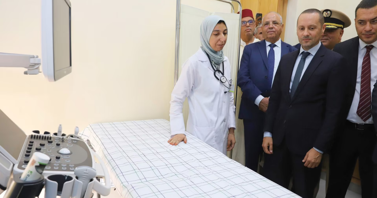 Amine tehraoui visite un hôpital