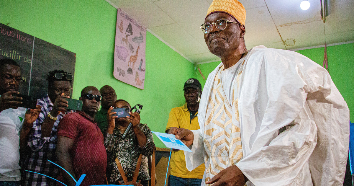 Issa Tchiroma vote lors de la présidentielle au Cameroun
