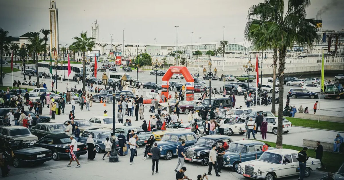 Rallye de la Marche Verte “Route de Laâyoune” : les voitures classiques relient Tanger à Laâyoune pour célébrer 50 ans d’unité nationale