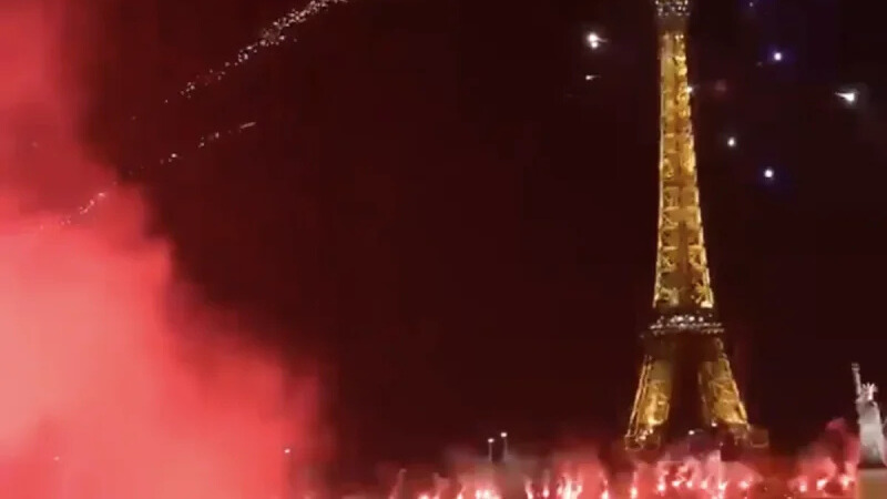 Images des célébrations des Ultras Winners à Paris.