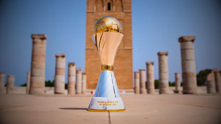 Trophée de la CAN Féminine devant la tour Hassan à Rabat