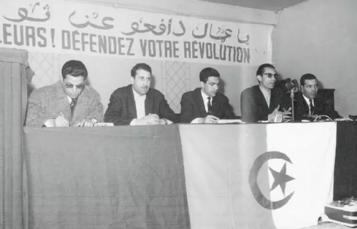 Amicale des Algériens en France, Paris, 22 mars 1965 . Mohammed Harbi est au centre. Collection Mohammed Harbi.
