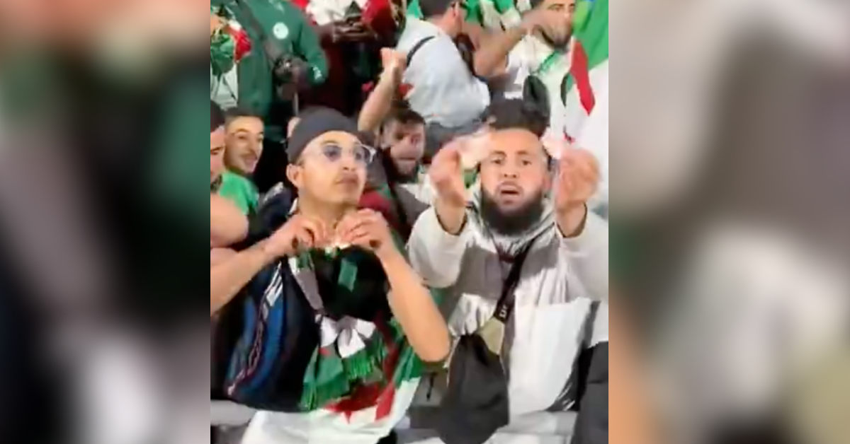 supporter algérien déchire des billets marocains